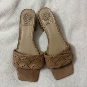 VINCE CAMUTO SANDALS - BEIGE